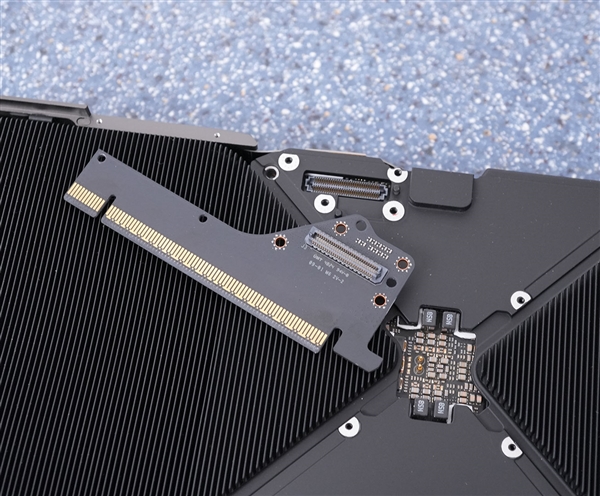 PCIe接口损坏 2万元的RTX 5090原地报废!NVIDIA终于同意换新