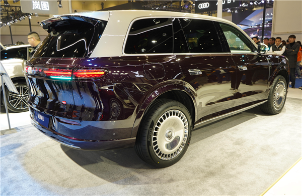 国产豪华旗舰SUV新王炸！岚图旗舰泰山亮相郑州国际车展