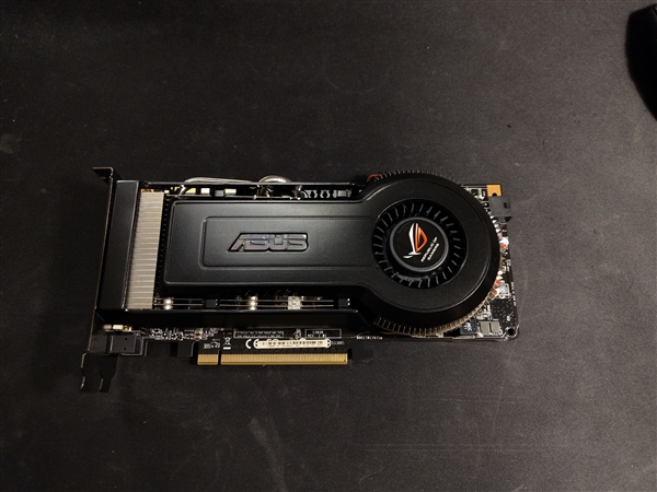 拆开后触目惊心！被吸烟者用了17年的9800GT显卡：看一眼感觉要得肺癌