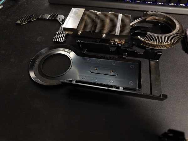 拆开后触目惊心！被吸烟者用了17年的9800GT显卡：看一眼感觉要得肺癌