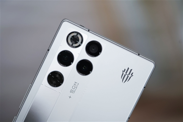 内置24000转/分钟风扇！红魔11 Pro图赏