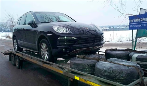 豪华汽车变“废铁” 俄罗斯数百辆保时捷突然被锁死！