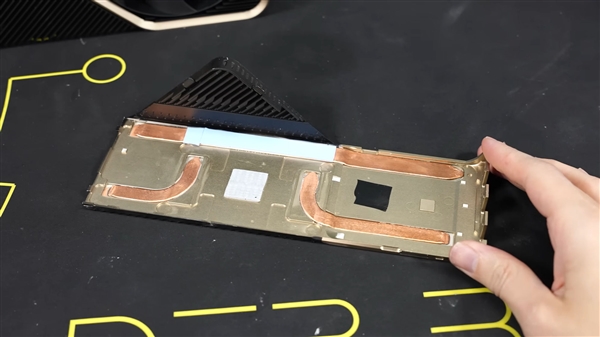 NVIDIA从未发布的900W显卡Titan Ada！被大神拆解了