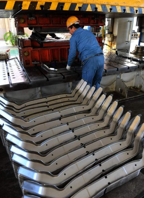 新势力吹爆的大压铸 老牌车企却不认可?