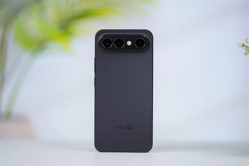稳步迭代，全面超越：vivo S50 Pro mini 评测：小直屏旗舰的进化标杆