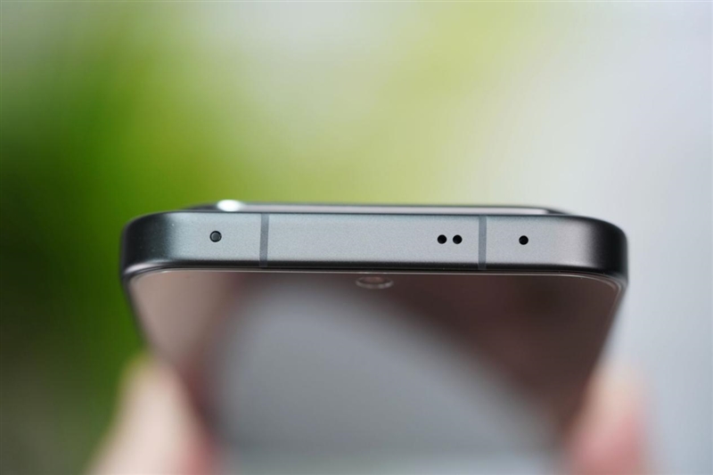 稳步迭代，全面超越：vivo S50 Pro mini 评测：小直屏旗舰的进化标杆