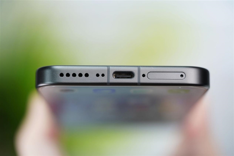 稳步迭代，全面超越：vivo S50 Pro mini 评测：小直屏旗舰的进化标杆