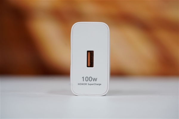 全球首发10000mAh电池！荣耀WIN图赏