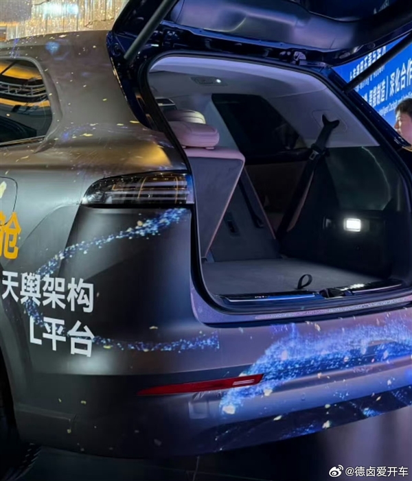 问界M9亲民平替 宝骏华境S内饰曝光：新势力有的基本都配齐