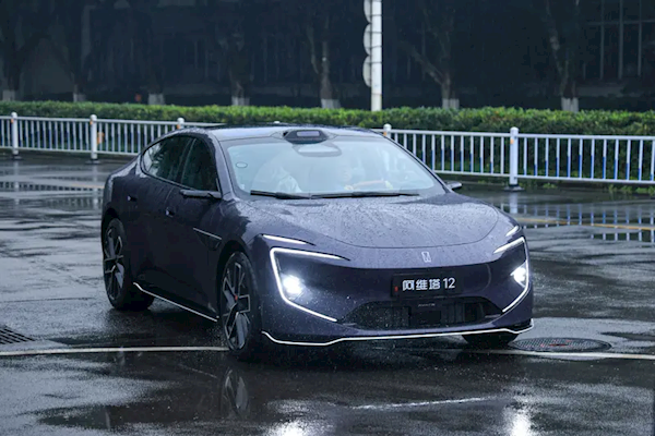 换装车顶激光雷达、后桥标配双电机!全新阿维塔12实车亮相