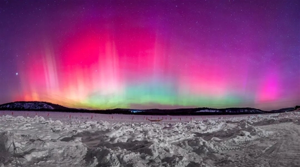 地球出现特大地磁暴