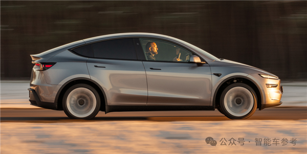 后视镜都不要了！特斯拉Robotaxi路测被拍 新增摄像头清洁装置