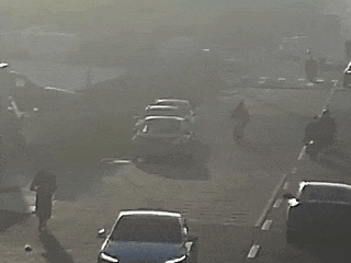 乘客13分钟内连续2次开门杀致人摔倒担主责 司机次责