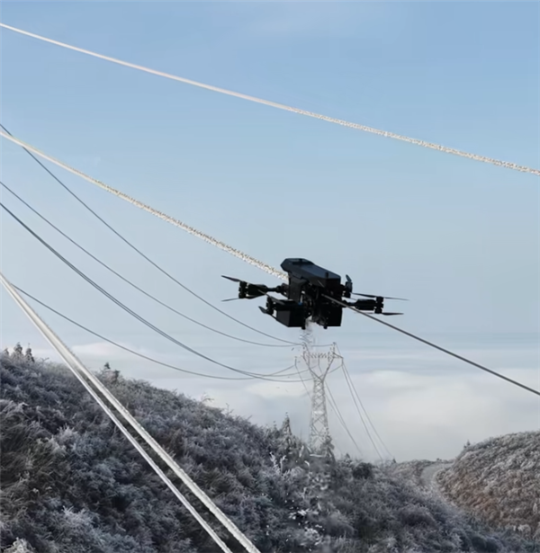 10分钟清除500米10倍于人工 新款飞行除冰机器人上线