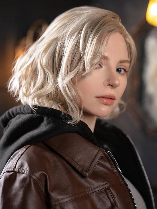 碍事梨体模COS《生化9》格蕾丝：金发碧眼绝美还原