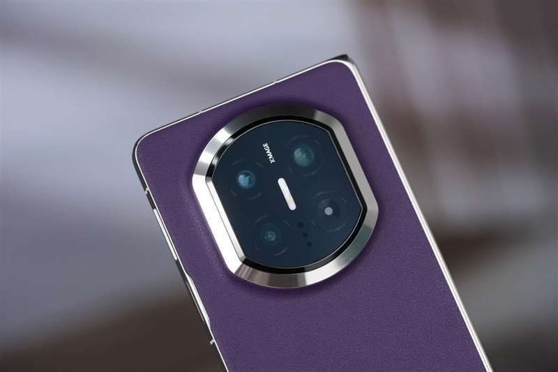 左手 AI右手大屏!华为Mate X7典藏版体验评测:鸿蒙OS 6.0加持 不仅是折叠更是掌上工作站