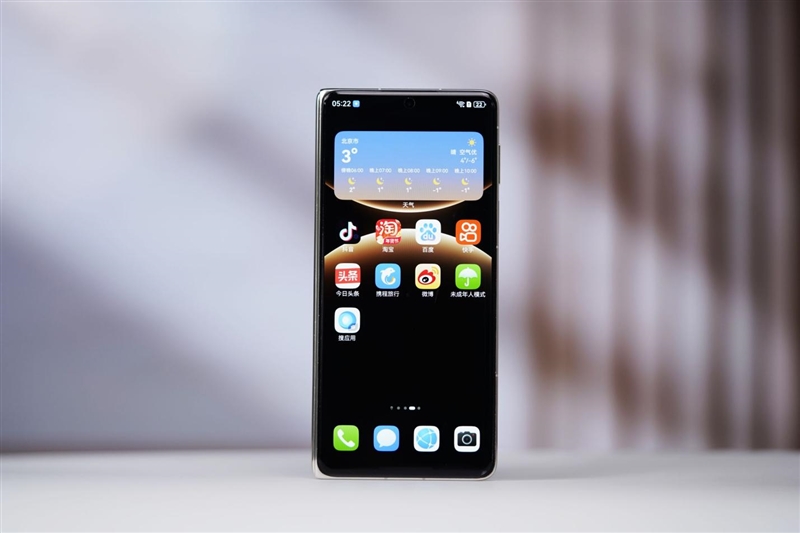 左手 AI右手大屏!华为Mate X7典藏版体验评测:鸿蒙OS 6.0加持 不仅是折叠更是掌上工作站