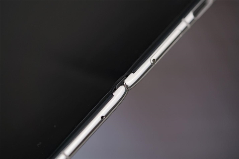 左手 AI右手大屏!华为Mate X7典藏版体验评测:鸿蒙OS 6.0加持 不仅是折叠更是掌上工作站