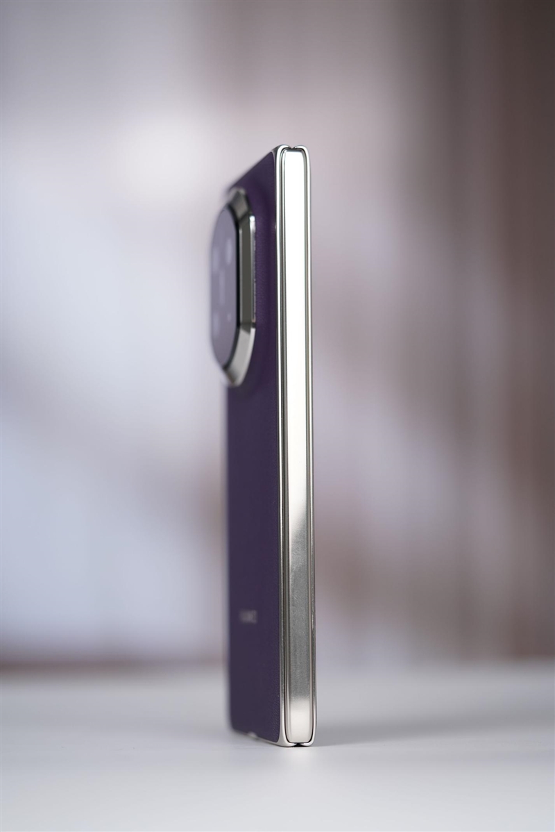 左手 AI右手大屏!华为Mate X7典藏版体验评测:鸿蒙OS 6.0加持 不仅是折叠更是掌上工作站