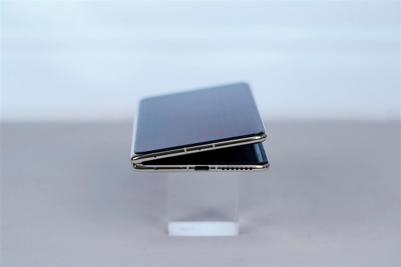 左手 AI右手大屏!华为Mate X7典藏版体验评测:鸿蒙OS 6.0加持 不仅是折叠更是掌上工作站