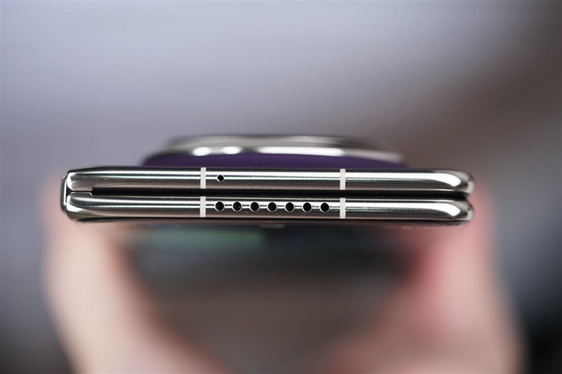 左手 AI右手大屏!华为Mate X7典藏版体验评测:鸿蒙OS 6.0加持 不仅是折叠更是掌上工作站