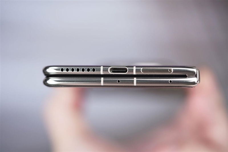 左手 AI右手大屏!华为Mate X7典藏版体验评测:鸿蒙OS 6.0加持 不仅是折叠更是掌上工作站