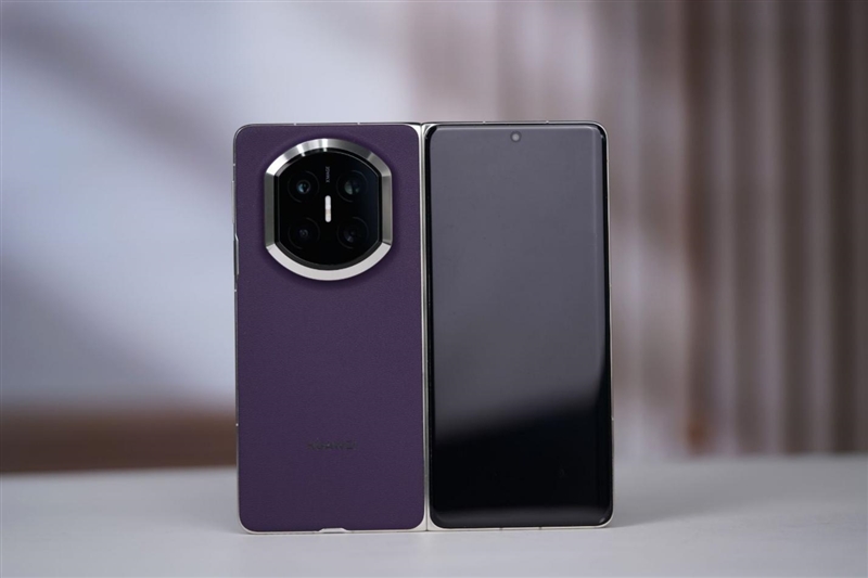 左手 AI右手大屏!华为Mate X7典藏版体验评测:鸿蒙OS 6.0加持 不仅是折叠更是掌上工作站