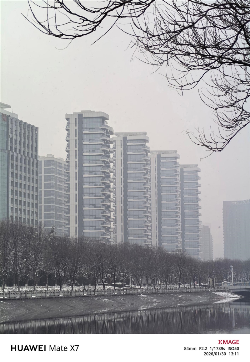 左手 AI右手大屏!华为Mate X7典藏版体验评测:鸿蒙OS 6.0加持 不仅是折叠更是掌上工作站