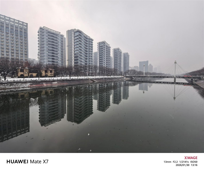 左手 AI右手大屏!华为Mate X7典藏版体验评测:鸿蒙OS 6.0加持 不仅是折叠更是掌上工作站