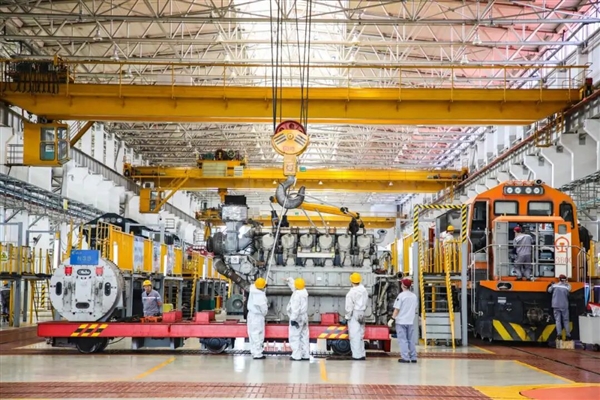 在这里 火车还能“横着跑”！