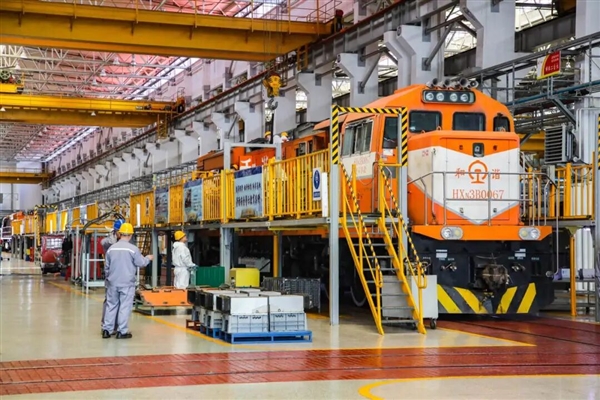 在这里 火车还能“横着跑”！