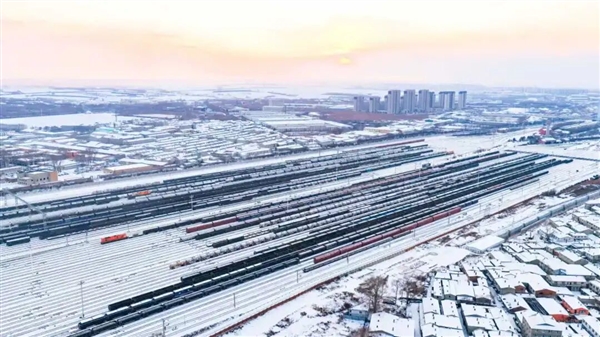 在这里 火车还能“横着跑”！