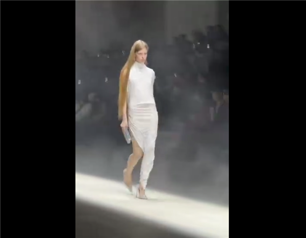 马斯克情何以堪:大儿子变性成女人后登上米兰时装周 为Gucci走秀