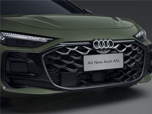 新出的奥迪RS5 多了一个“大胃袋”