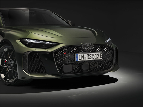 新出的奥迪RS5 多了一个“大胃袋”