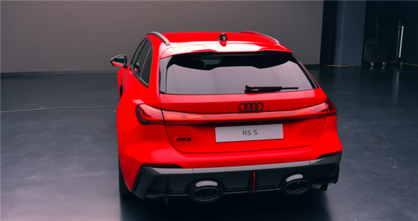 新出的奥迪RS5 多了一个“大胃袋”