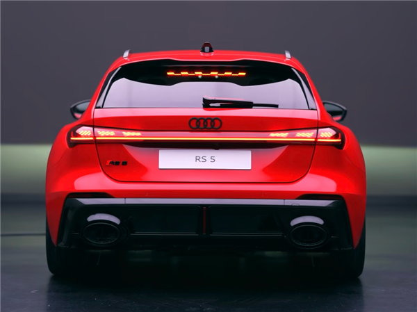 新出的奥迪RS5 多了一个“大胃袋”