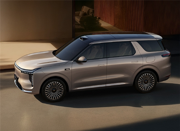 半圈即满圈 智己LS8官方预热:用上线控转向 操控无比灵活