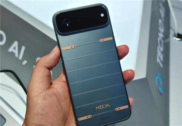 今年的MWC 手机厂商们都开始“不务正业”了