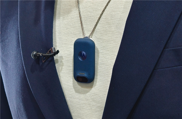 今年的MWC 手机厂商们都开始“不务正业”了