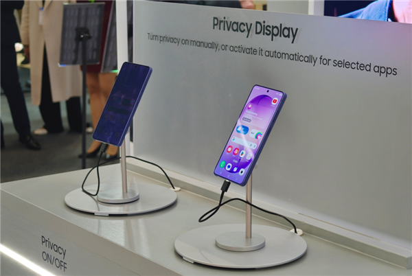 今年的MWC 手机厂商们都开始“不务正业”了