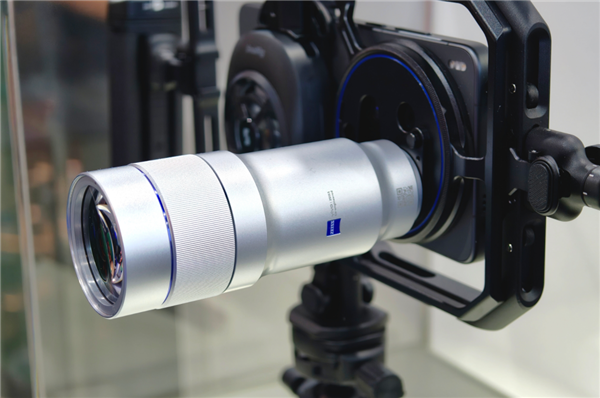 今年的MWC 手机厂商们都开始“不务正业”了