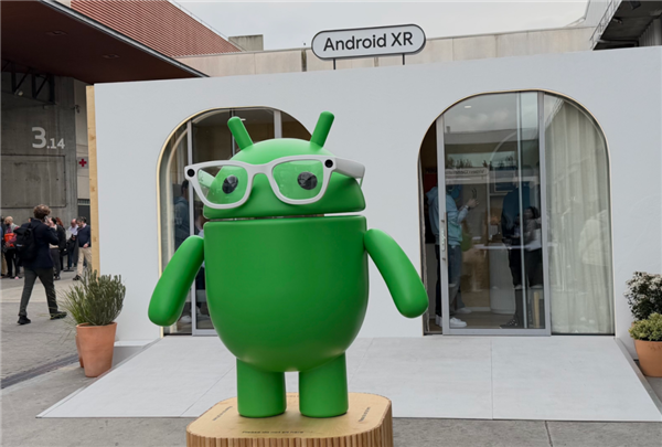 今年的MWC 手机厂商们都开始“不务正业”了