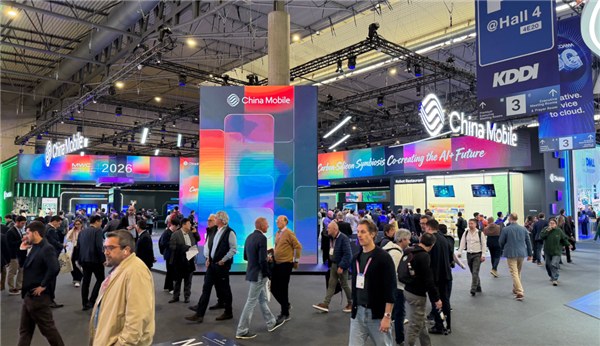 今年的MWC 手机厂商们都开始“不务正业”了