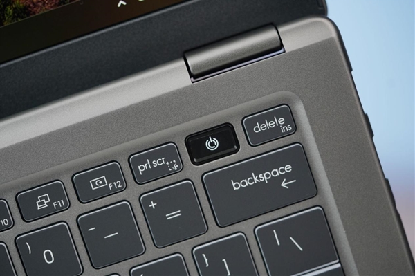 全金属机身、轻至1.32kg！微星尊爵14 AI+ 2026笔记本图赏