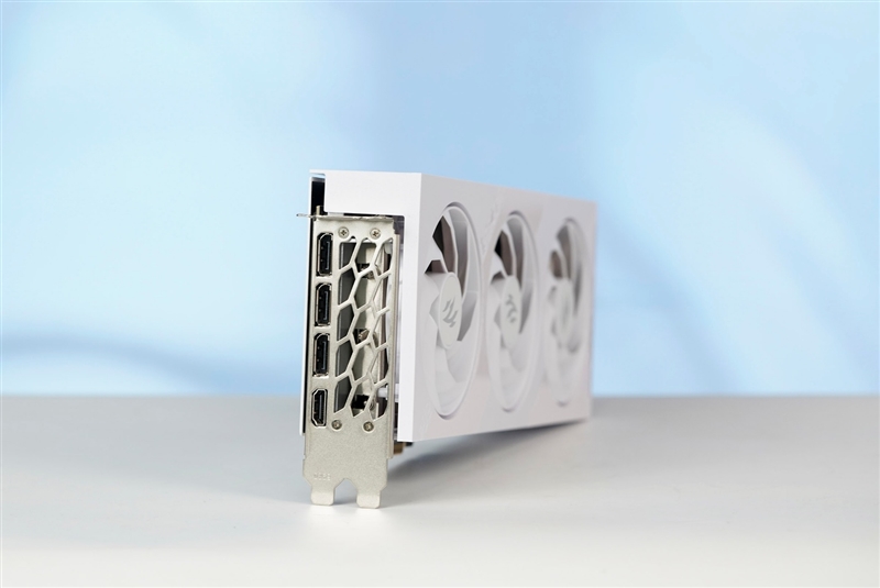 影驰RTX50系列《生化危机9》对比测试:DLSS4提升帧数 路径追踪画质最佳 从主流到高端总有一款适合你