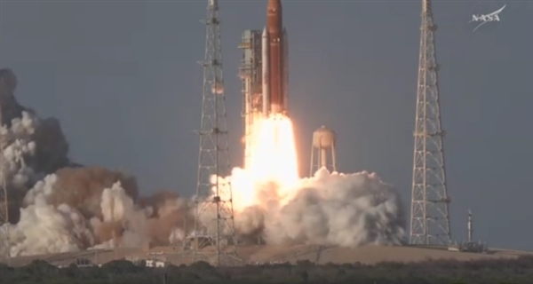 美国成功了！人类50多年后重返月球轨道 宇航员出发前曾留遗嘱