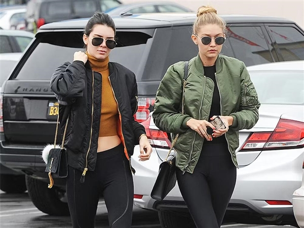 回到2016:赶在AI、战争和短视频到来之前