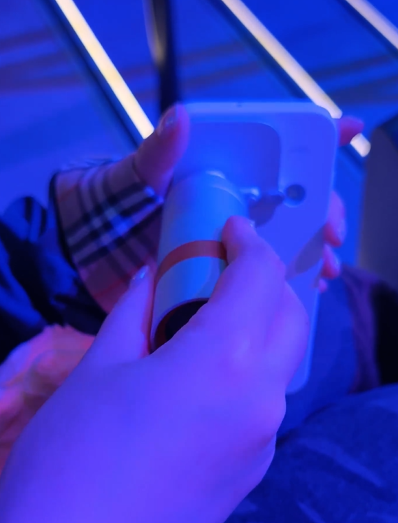 OPPO Find X9s Pro银色哈苏专业增距镜亮相:观赛神器 颜值拉满