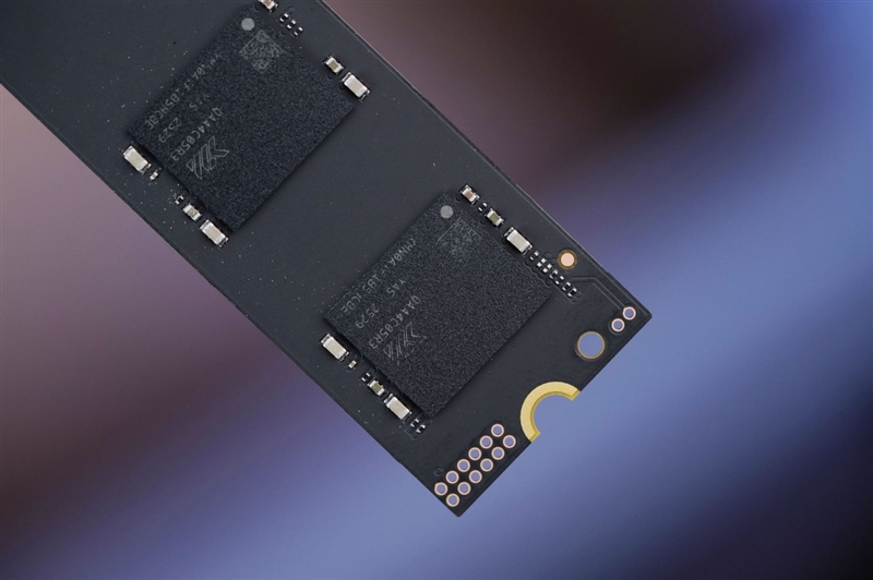 还有比它更强的OEM固态吗!长江存储PC550 1TB评测:不用散热片也能满速的PCIe 5.0 SSD